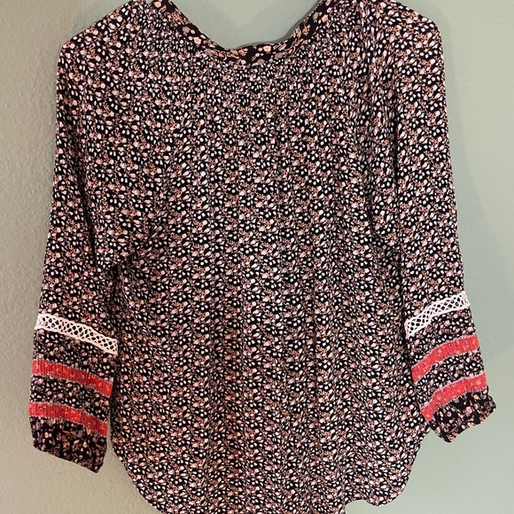 Mason & Belle | Floral Long Sleeve Tassel Blouse - Picture 5 of 7